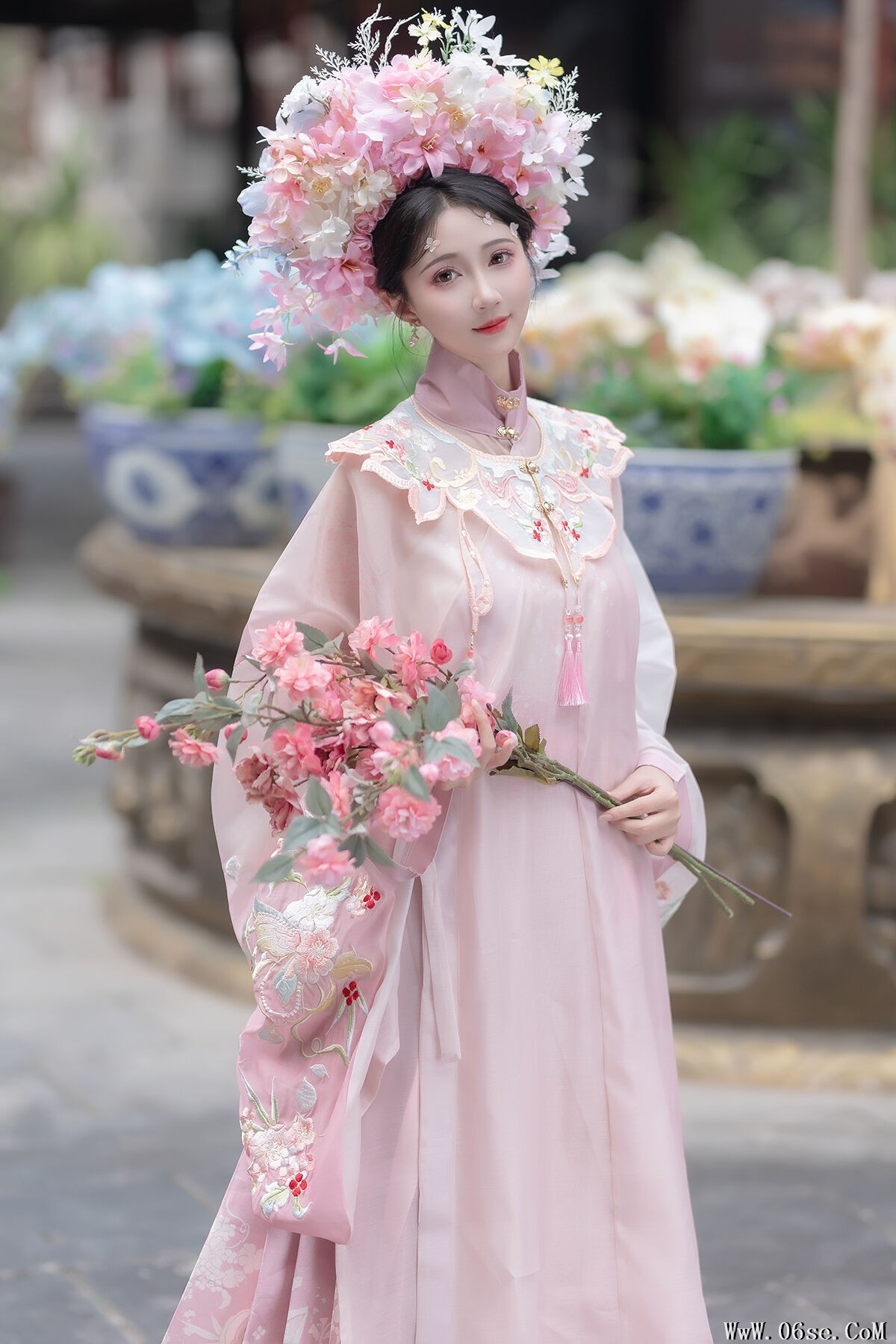 YiTuYu艺图语 Vol.7231 Qi Luo Sheng De Xiao Su Su[24P]-六色网