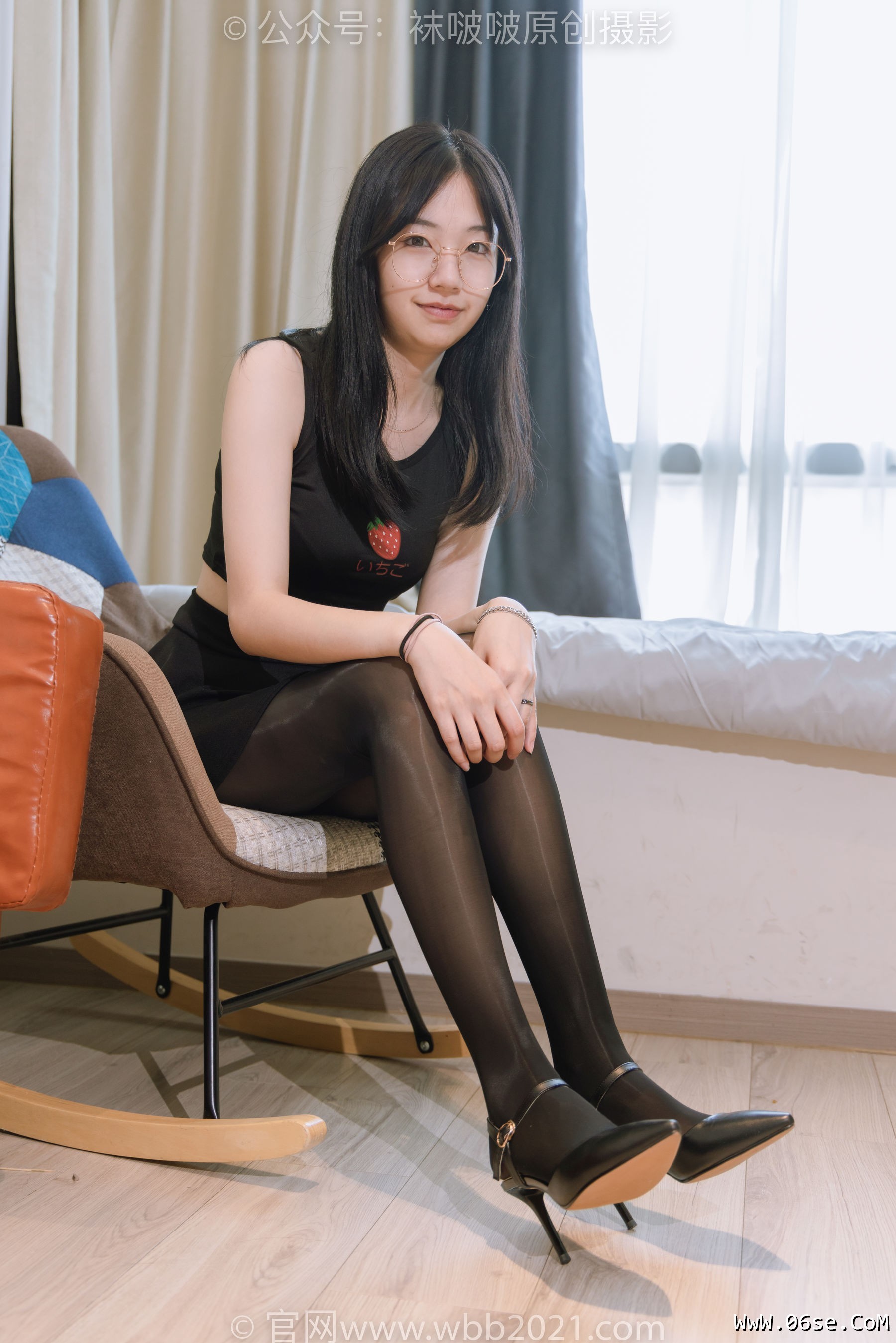图片[117]-BoBoSocks袜啵啵 No.396 小甜豆 -两双高跟鞋、油亮黑丝、油亮蓝丝[140P]-六色网