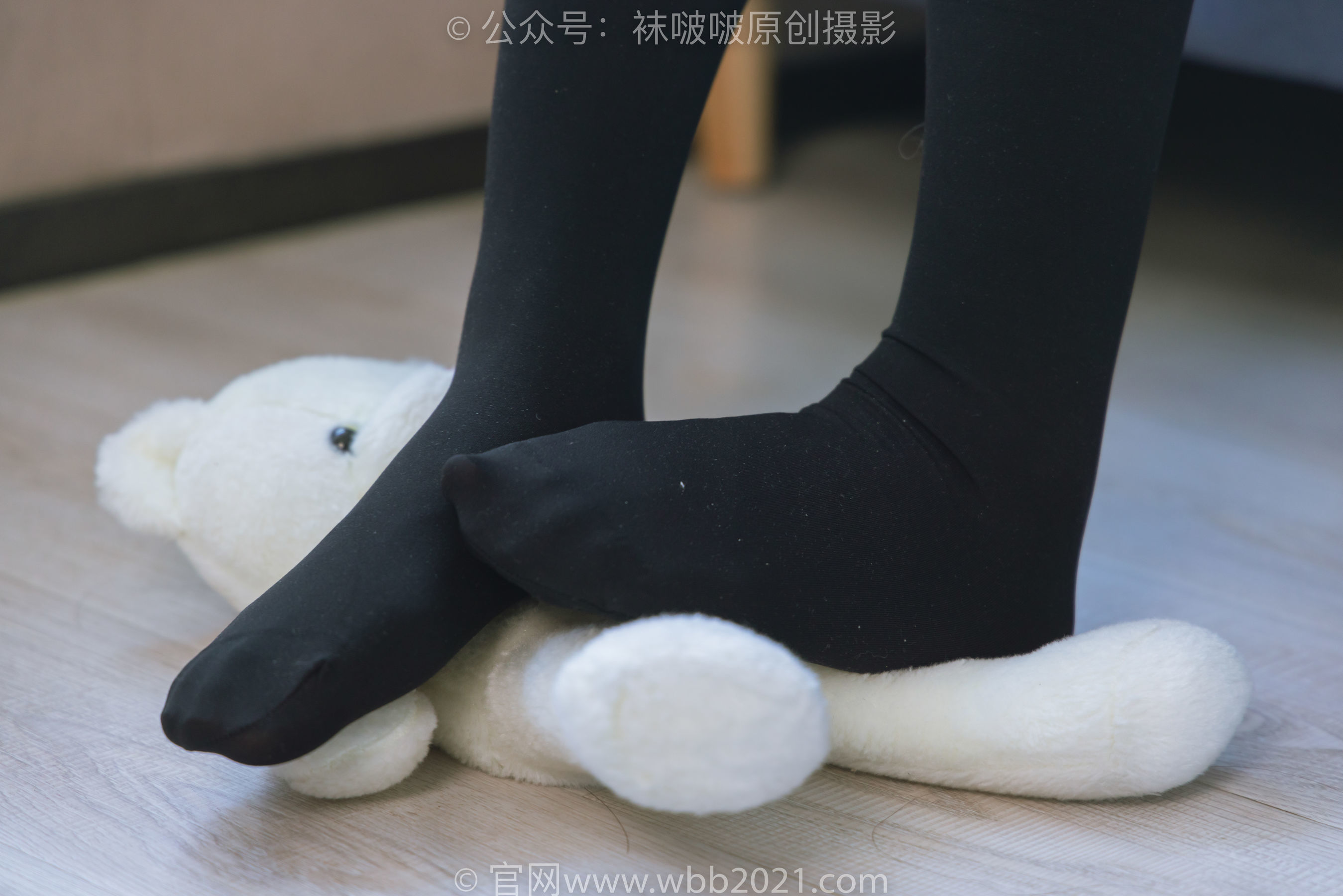 图片[15]-BoBoSocks袜啵啵 No.315 小沫 -平底鞋、厚黑丝、模特穿鞋及丝袜踩玩偶小熊剧情[140P]-六色网