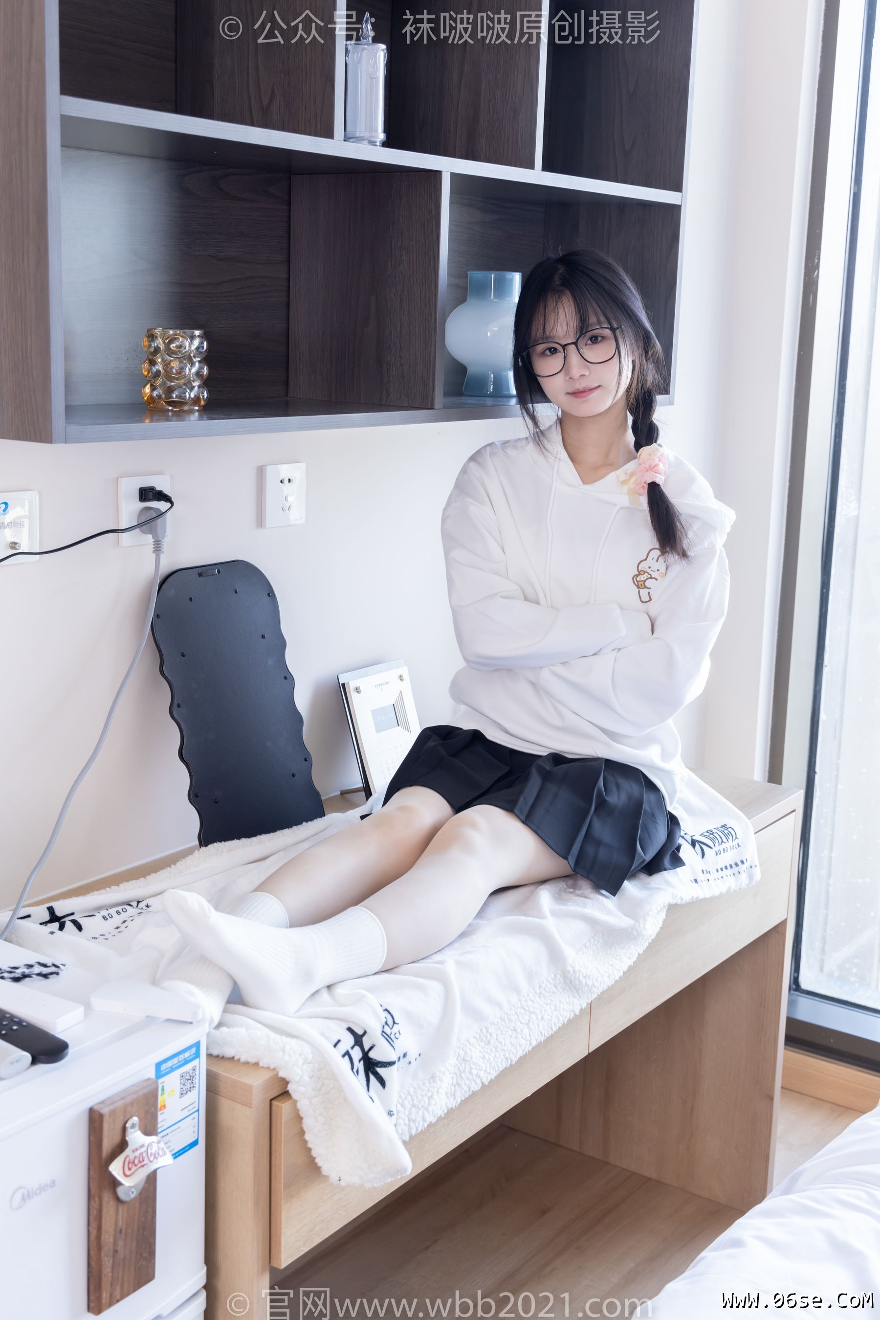 图片[111]-BoBoSocks袜啵啵 No.368 甜甜圈 -运动鞋、白棉袜、油亮肉丝[160P]-六色网