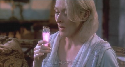 - 50岁大妈喝下神奇药剂,瞬间年轻30岁,全身骨折也还能活得很好