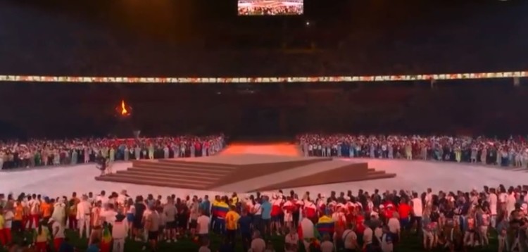  - 闭幕式响起红莲华