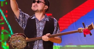 - 马伯骞/张尕怂跨年演唱瓢子拉泡泡