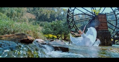  - 谢鑫《送你一个春天》MV