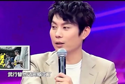 - 实在对不住#沈腾 腾哥,不过这一跪真的是美滋滋。