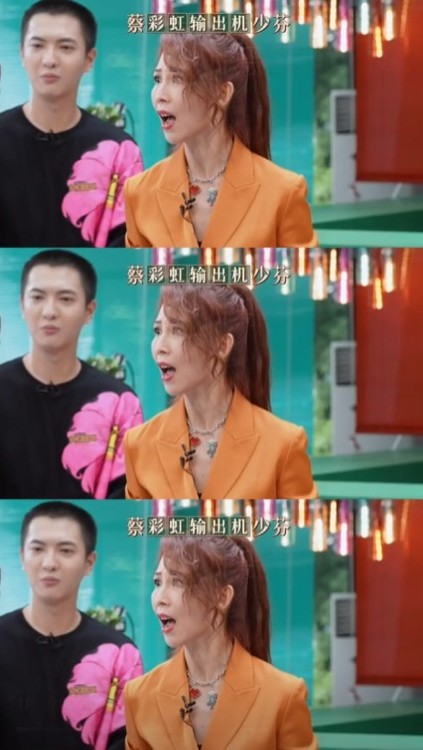  - 蔡少芬和洪欣因为皇冠“大打出手”的样子也太真实了