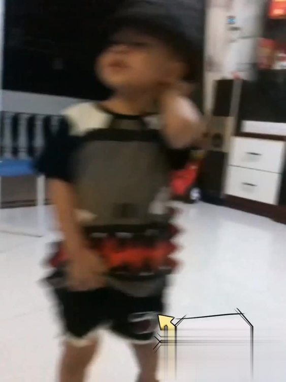 - 小宝跳麦克舞