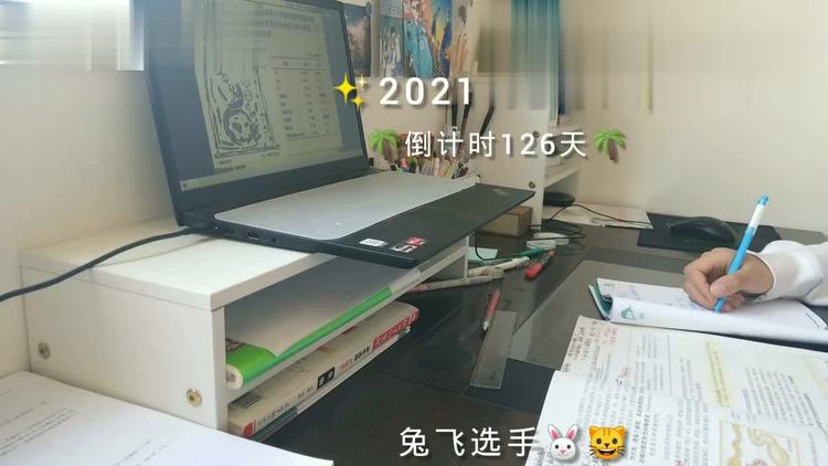 - 少年应拥向宇宙吹来的风,奔赴远方星辰